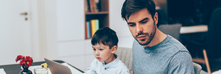 “Clases online”, “Zoom”, “presencialidad”. Seguramente estas palabras (y muchas otras) son términos recurrentes en las conversaciones de tu día a día. Y no es casualidad. Hoy, más de un año después del comienzo de la pandemia, la educación online sigue estando en constante evaluación y transformación. Es cierto que la pandemia nos tomó por sorpresa el año pasado y que tuvimos que adaptarnos a la modalidad virtual en tiempo récord, sin mucho conocimiento del tema.