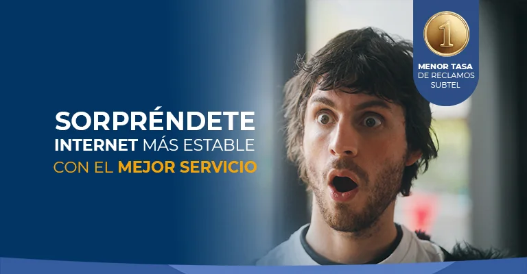 Hombre sorprendido por las ofertas