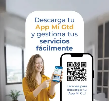 Mujer mirando celular app mi Gtd